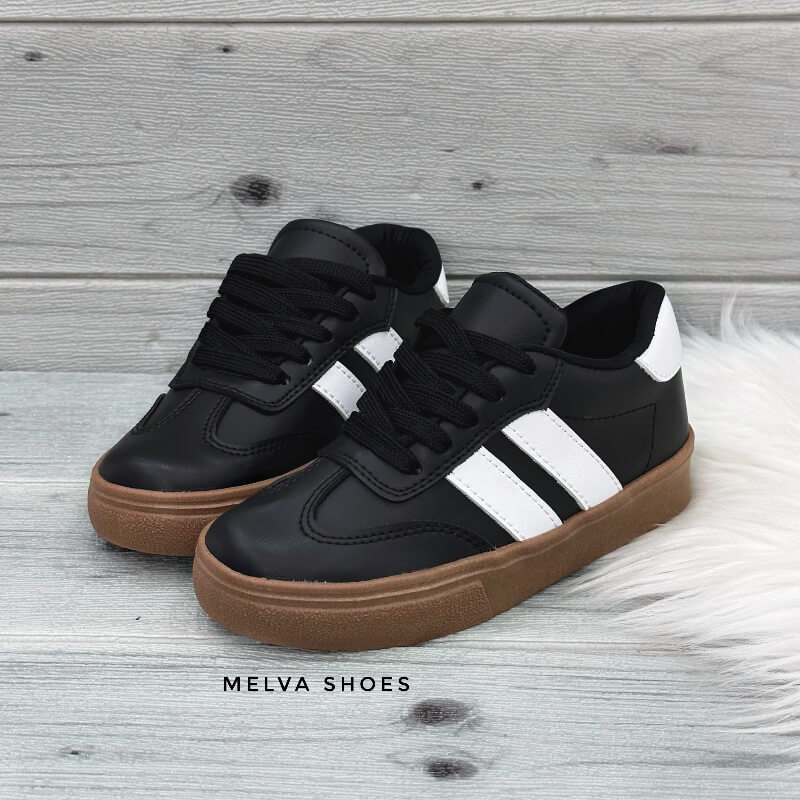 Sneakers Negro Niño con Rayas Blancas y Suela Café