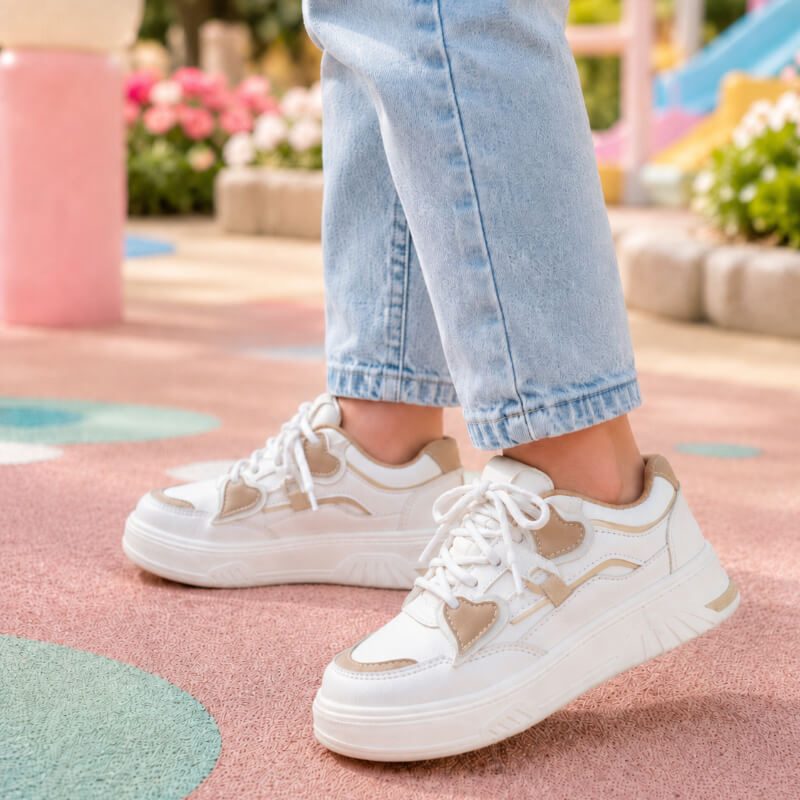 Sneakers Niña Beige y Café con Corazones