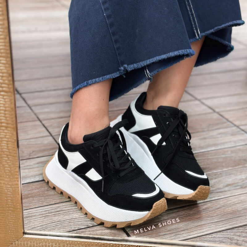 Sneakers Negro y Blanco con Suela Blanca y Café