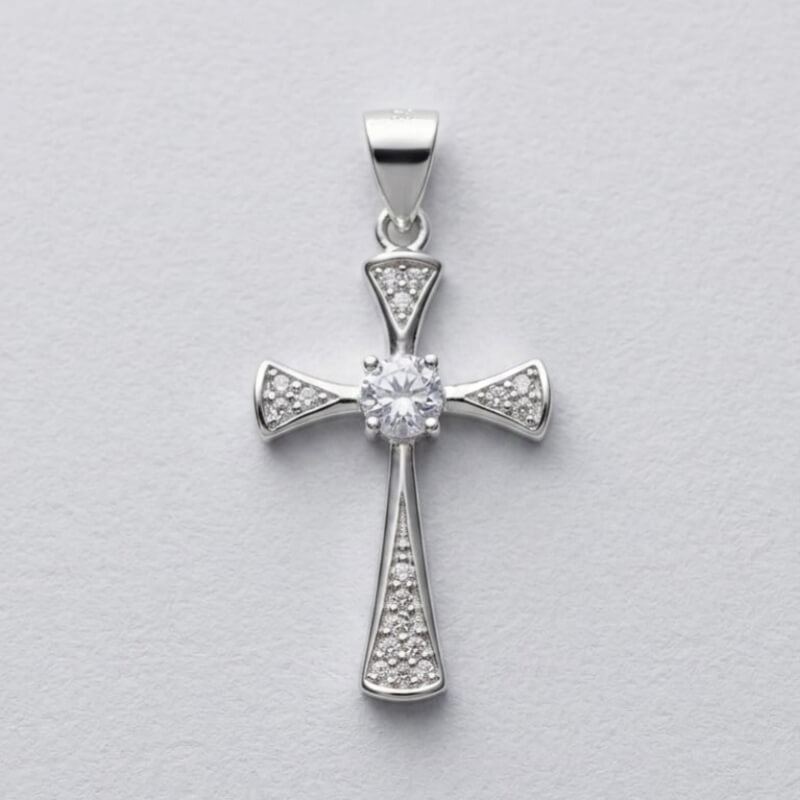 Cruz de Plata con Circones Perla: Joya Religiosa Artesanal, Símbolo de Fe y Protección