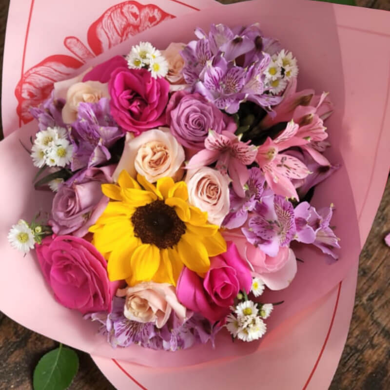 JARDÍN VIBRANTE | Girasol, Rosas & Alstroemerias -