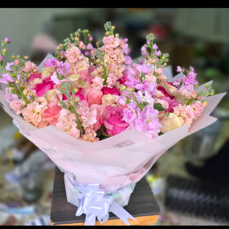 DULCE AMANECER | Bouquet Luxury de Alhelíes & Rosas Mix