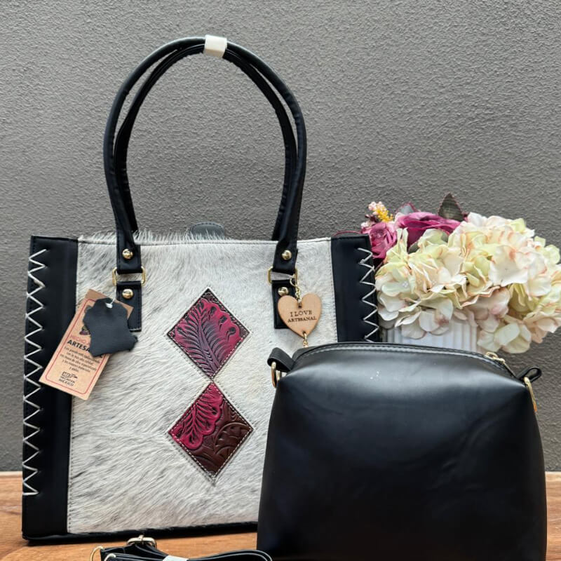 Bolso en piel corte vacuno con pelo incluye cosmetiquera y correa