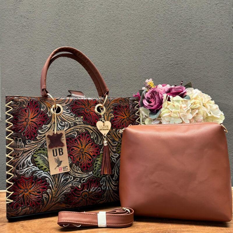 Bolso en piel corte vacuno incluye cosmetiquera y correa