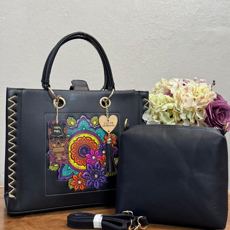 Bolso en piel corte vacuno incluye cosmetiquera y correa