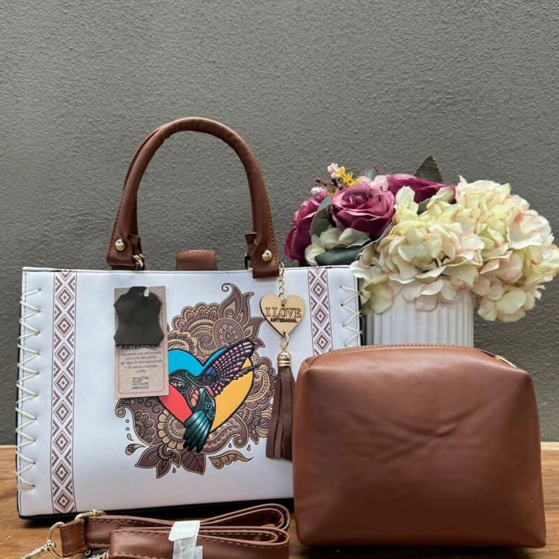 Bolso en piel corte vacuno incluye cosmetiquera y correa
