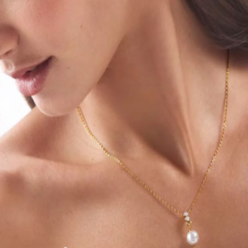 Colección Nuvia Yanbal para Mujer | Collar y Aretes con Pasador | Elegancia y Brillo