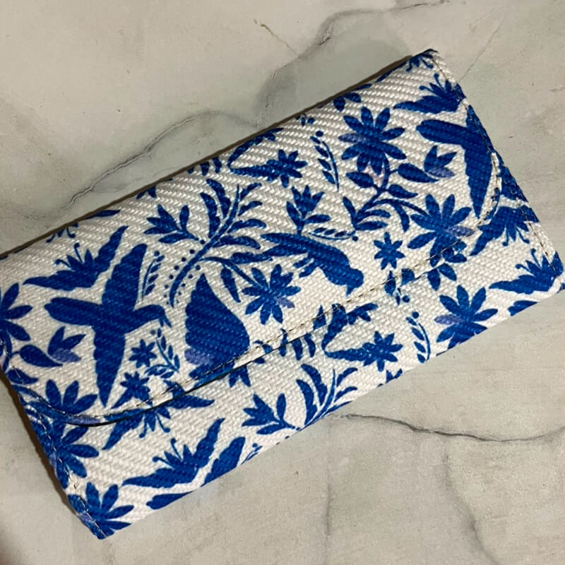 Cartera artesanal con espejo